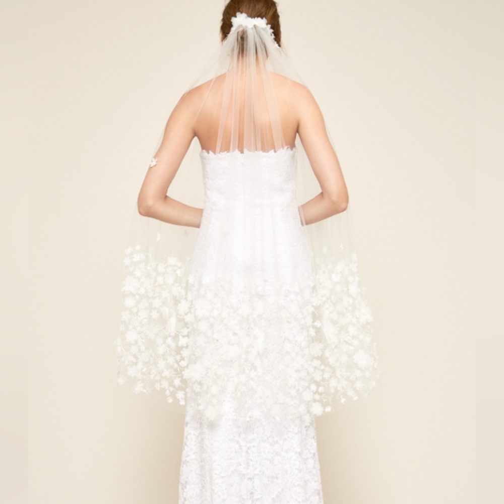Wedding Veil White Mesh Vail with Pretty Floral Applique. 40” long. NWT